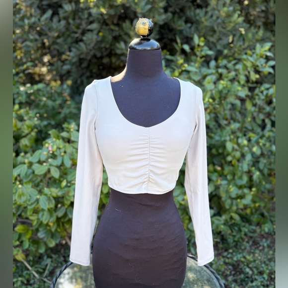 Vuori Tops - Vuori ruched crop top with built-in bra - size S